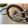 Image 4 : GREY NO BRAND DOWNHILL BIKE WITH HYDRAULIC DISC BRAKES, 26 INCH WHEELS