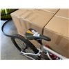 Image 5 : GREY NO BRAND DOWNHILL BIKE WITH HYDRAULIC DISC BRAKES, 26 INCH WHEELS
