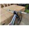 Image 6 : GREY NO BRAND DOWNHILL BIKE WITH HYDRAULIC DISC BRAKES, 26 INCH WHEELS