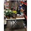 Image 1 : 2 boxes of artificial flowers and collectibles