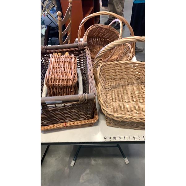 LOT OF WICKER BASKETS