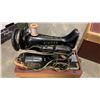 Image 2 : Vintage singer 99K sewing machine