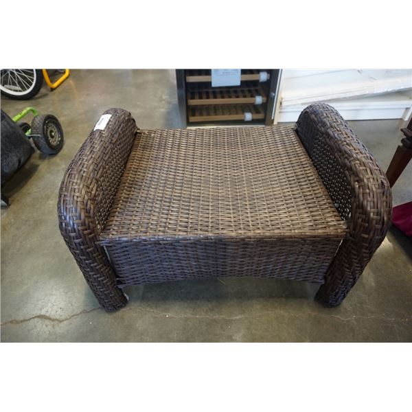 WICKER LOOK OTTOMAN
