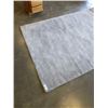 Image 2 : 67 INCH AREA CARPET