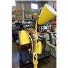 Image 8 : YELLOW 3 HEAD FLOOR LAMP