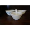 Image 2 : 3 PYREX MIXING BOWLS AND 2 PYREX BAKING DISHES AND MINI CAST IRON PAN