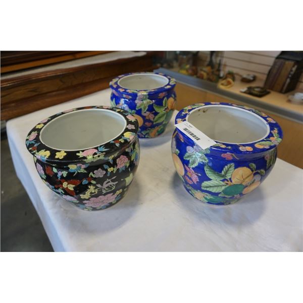 3 porcelain pot planters