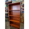 Image 1 : 6 FOOT BOOKSHELF