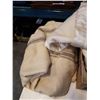 Image 2 : 3 WOOL BLANKETS - ONE PURE WOOL, ONE NYLON AND ONE WOOL