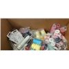 Image 3 : Box of sewing thread and sewing accessories