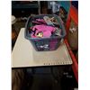 Image 1 : HAMPER OF NEW FLIP FLOPS AND HATS