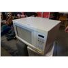 Image 2 : Kenmore 1000 watt microwave