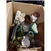 Image 2 : 2 boxes of estate goods and collectibles
