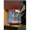 Image 2 : HAMPTON BAY 16 INCH FLOOR FAN AND HONEYWELL TECH FAN