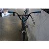 Image 2 : BLACK HARO BIKE