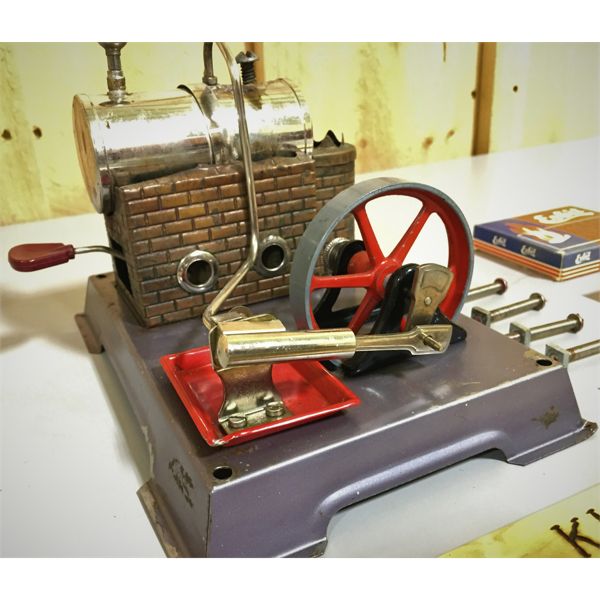 TOY STEAM ENGINE W/ FUEL