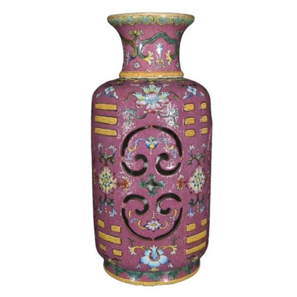 Chinese Famille Rose Porcelain Vase Qianlong Mark