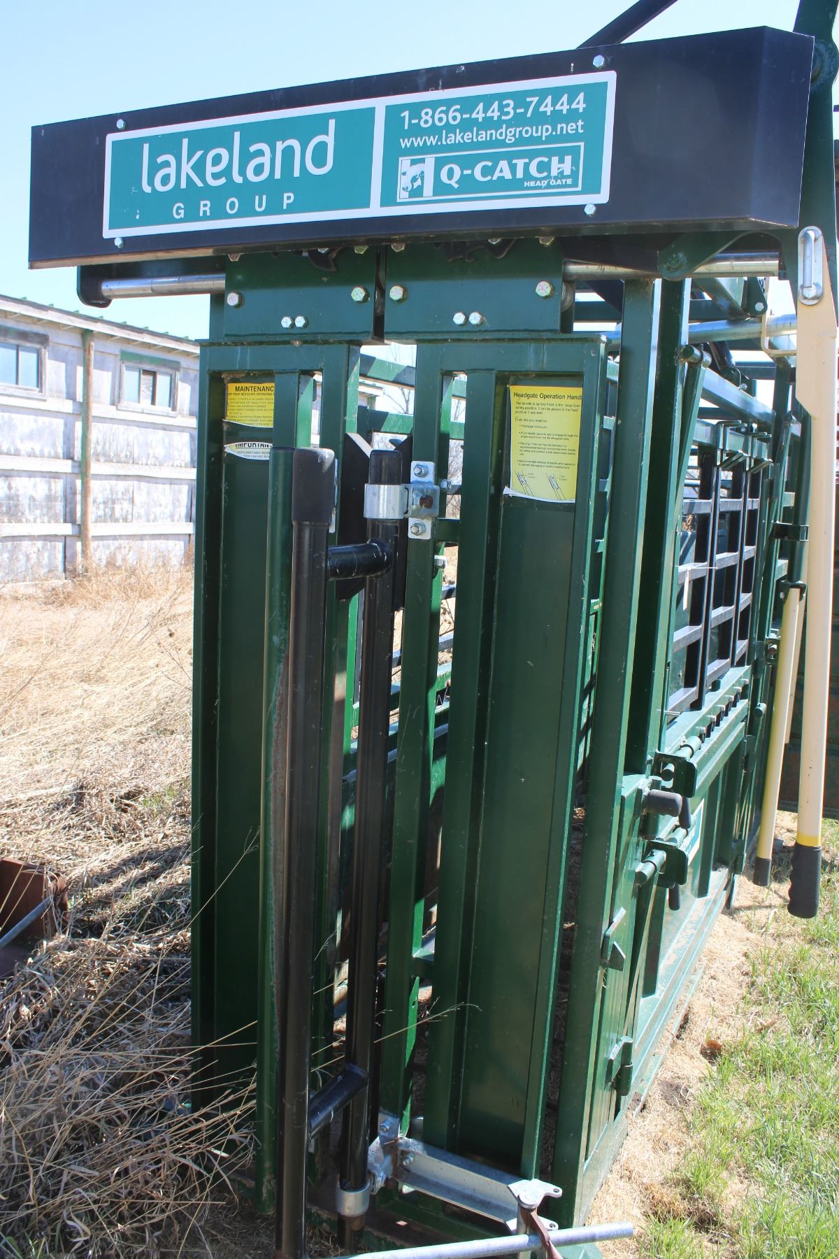 Lakeland Squeeze Chute With Palpation Chute Q Catch Head Gate Lakeland Squeeze Chute With Palpation Chute Q Catch Head Gate