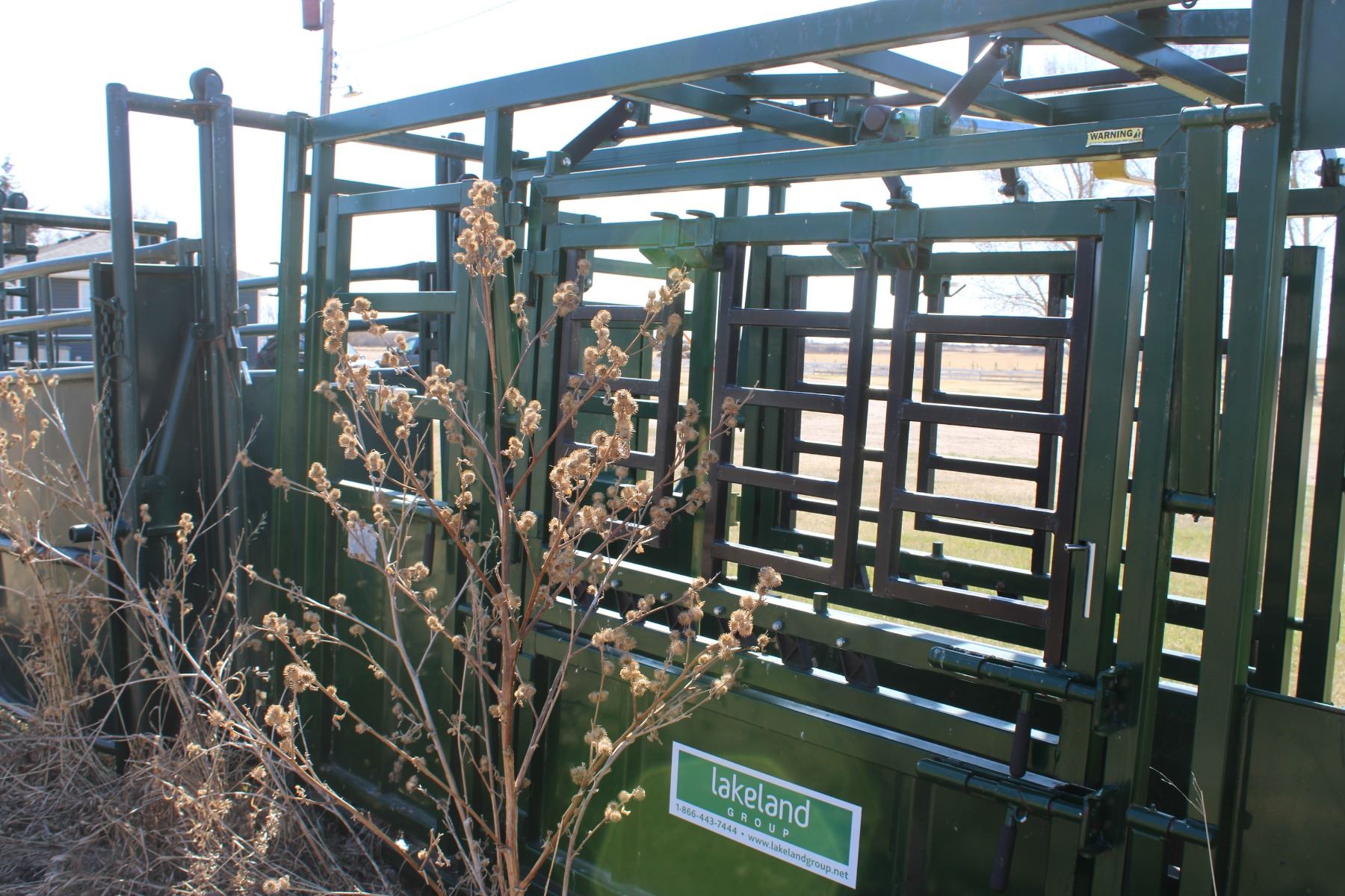 Lakeland Squeeze Chute With Palpation Chute Q Catch Head Gate Lakeland Squeeze Chute With Palpation Chute Q Catch Head Gate