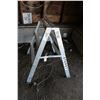 Image 1 : Sturdy fold step ladder