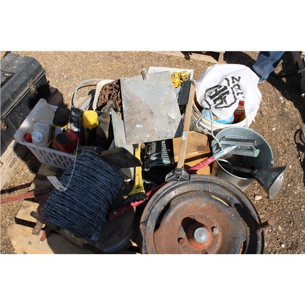 Electric fence wire, insulators, barb wire etc (everything on pallet)