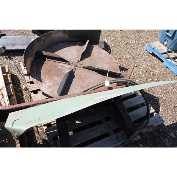 Spreader, hydraulic hookup