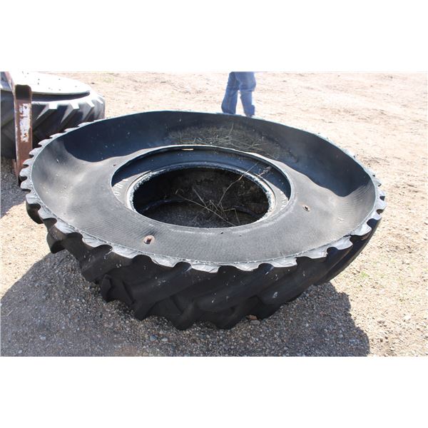 (2 X THE MONEY) Tire Feeders