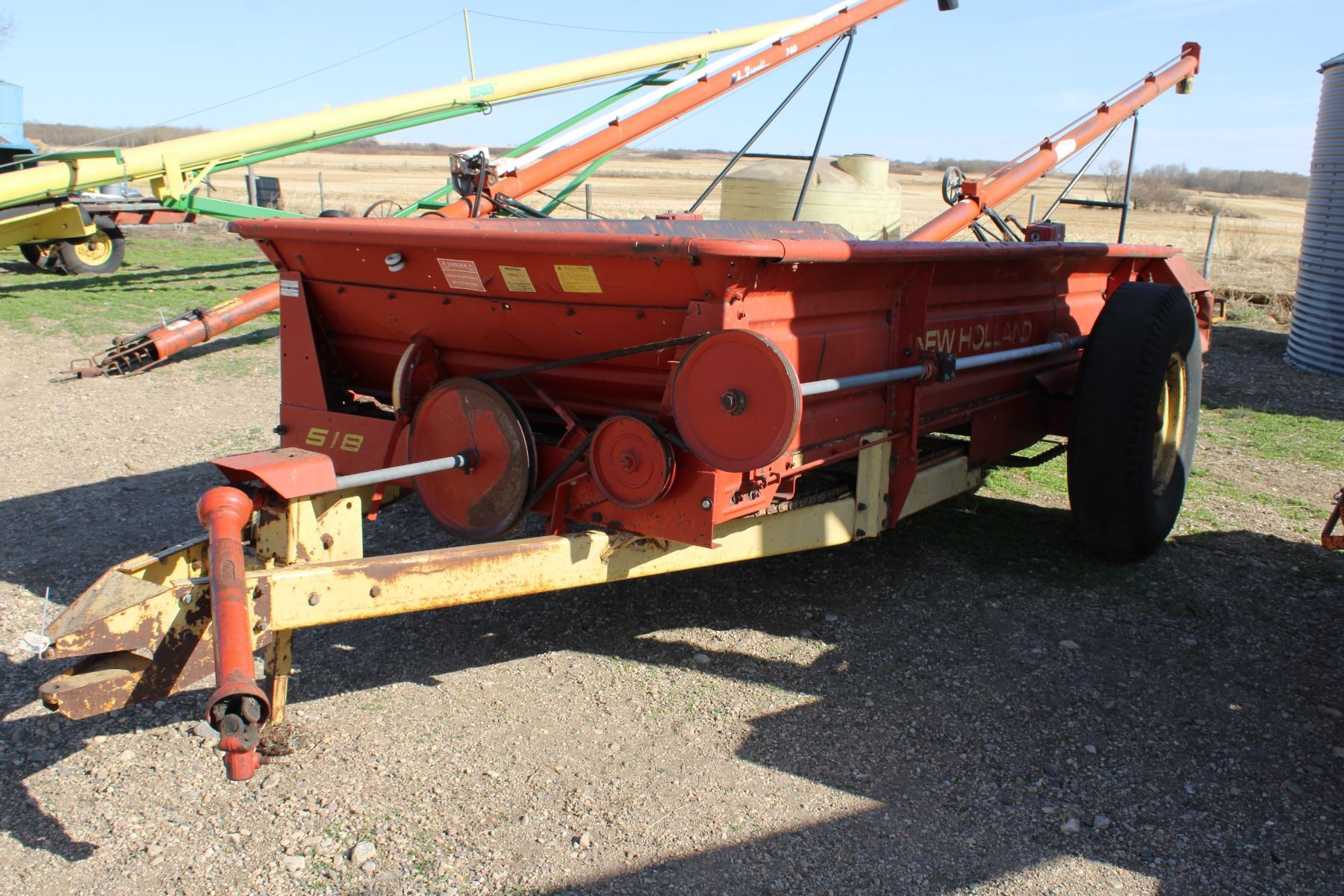 New Holland 518 Manure Spreader