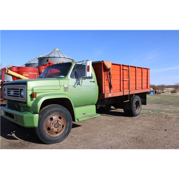 1975 Chevy C50 3 Tonne with box & hoist, 4 speed, 8 cylinder, 60000 miles showing, CCE535V152521