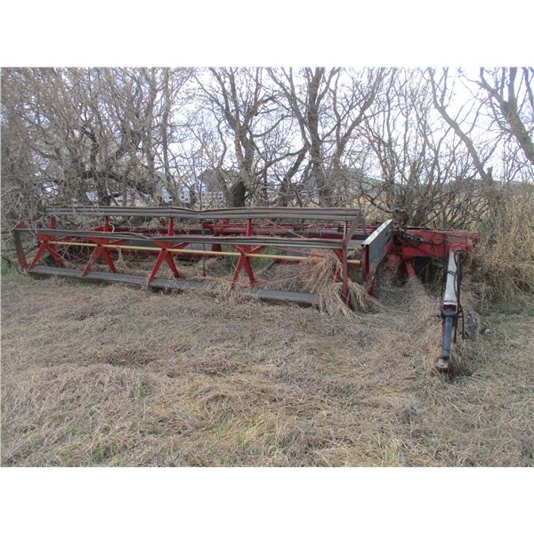 Versatile pull type swather 20'