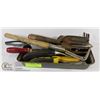 Image 1 : METAL TRAY OF ASSORTED GARDENING AND SHED TOOLS