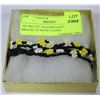 Image 1 : 105 PRETTY HANDBEADED DAISY BRACELTS WITH CLASPS