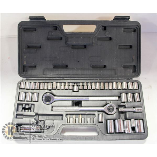 SOCKET SET IN CASE.