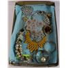 Image 1 : FLAT OF VINTAGE JEWELRY