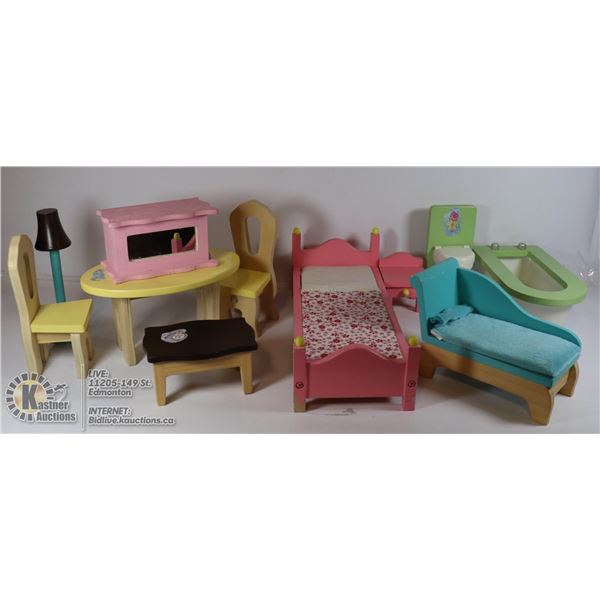 FLAT OF DOLL HOUSE FURNITURE