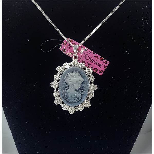 13)  BY DESIGNER BETSEY HOHNSON LARGE OVAL