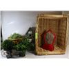 Image 1 : LARGE WICKER BASKET W/ PLANTS BIRDHOUSE & BUG