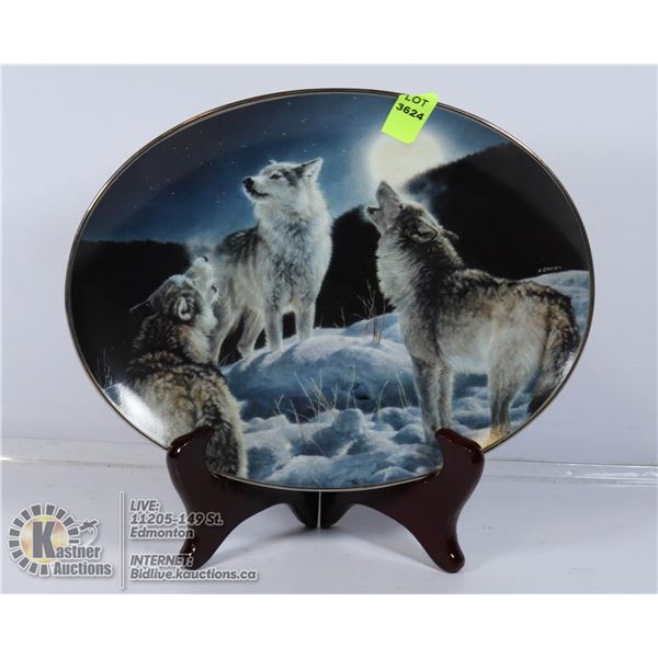 COLLECTABLE CANYON MOON WOLF PLATE WITH STAND