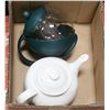 Image 1 : TWO TEAPOTS