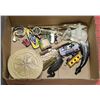 Image 1 : VINTAGE COLLECTIBLES- BOX LOT