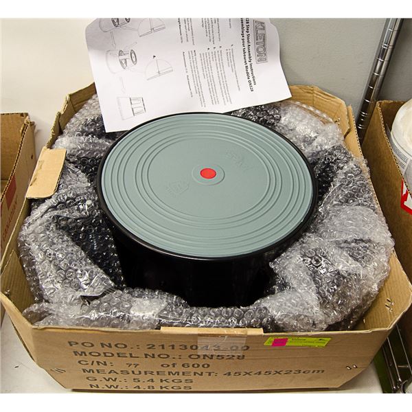 BRAND NEW KLETON MODEL ON528 STEP STOOL