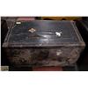 Image 1 : ANTIQUE STEAMER TRUNK 40.5" X 23.5" X 22" APPROX
