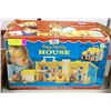 Image 1 : VINTAGE FISHER PRICE PLAY FAMILY HOUSE #952