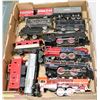 Image 1 : VINTAGE FLAT LOT OF METAL LIONEL AND MARX TRAINS