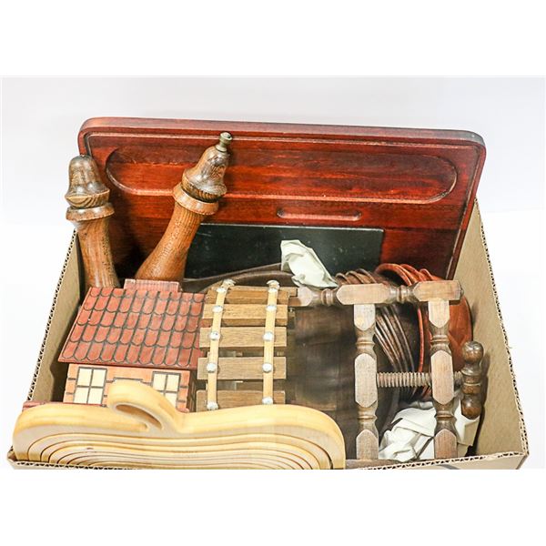 WOOD DECORATIVE ITEMS BOX LOT