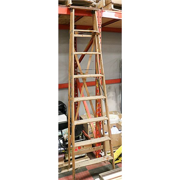 WOOD 8 FOOT LADDER