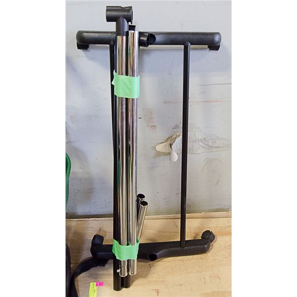 ROLLING CLOTHING RACK