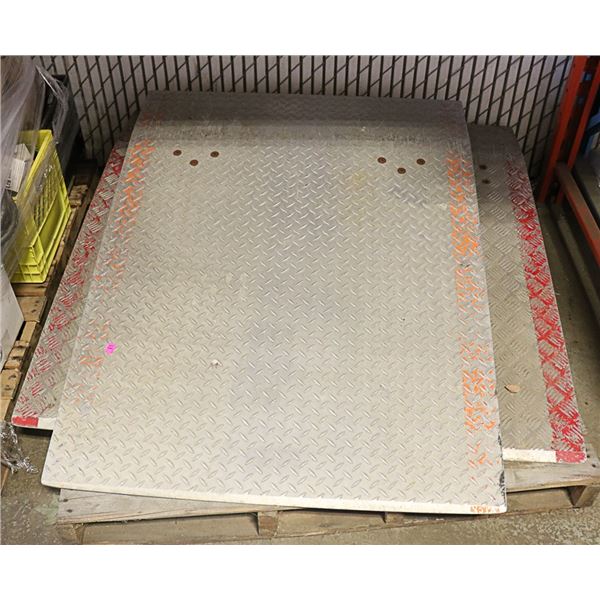 PALLET WITH 2 ALUMINUM DOCK PLATES