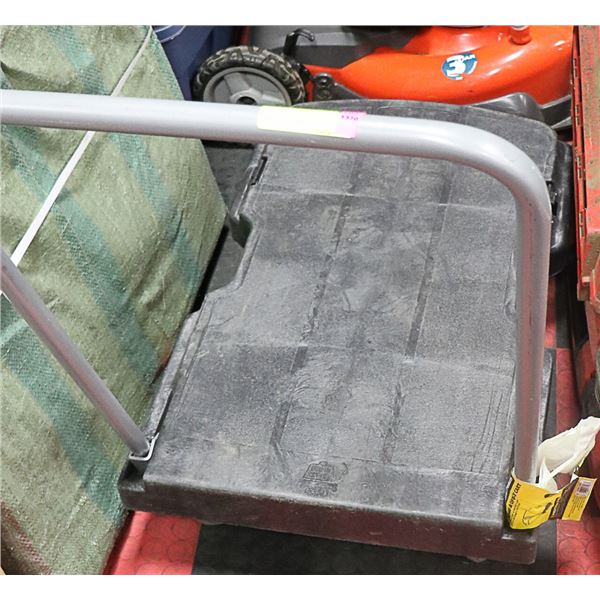 RUBBERMAID TRIPLE TROLLEY CART, 250LB CAPACITY