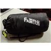 Image 1 : WORLD FAMOUS SLEEPING BAG